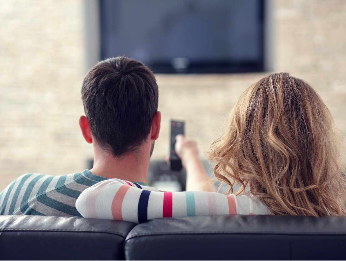 couple-watching-tv-template